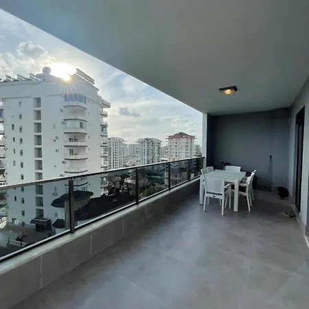 Luxury Vacation Home,3R ,With Free Netflix, Wifi, Near Beach & Spa! Daire