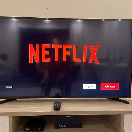 Luxury Vacation Home,3R ,With Free Netflix, Wifi, Near Beach & Spa!