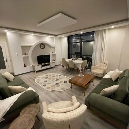Luxury Vacation Home,3R ,With Free Netflix, Wifi, Near Beach & Spa! *