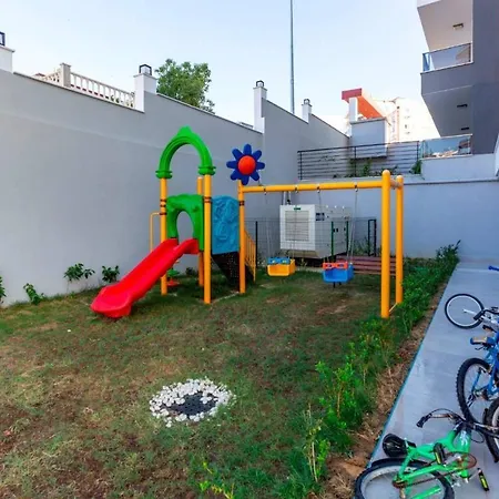Luxury Vacation Home,3R ,With Free Netflix, Wifi, Near Beach & Spa!
